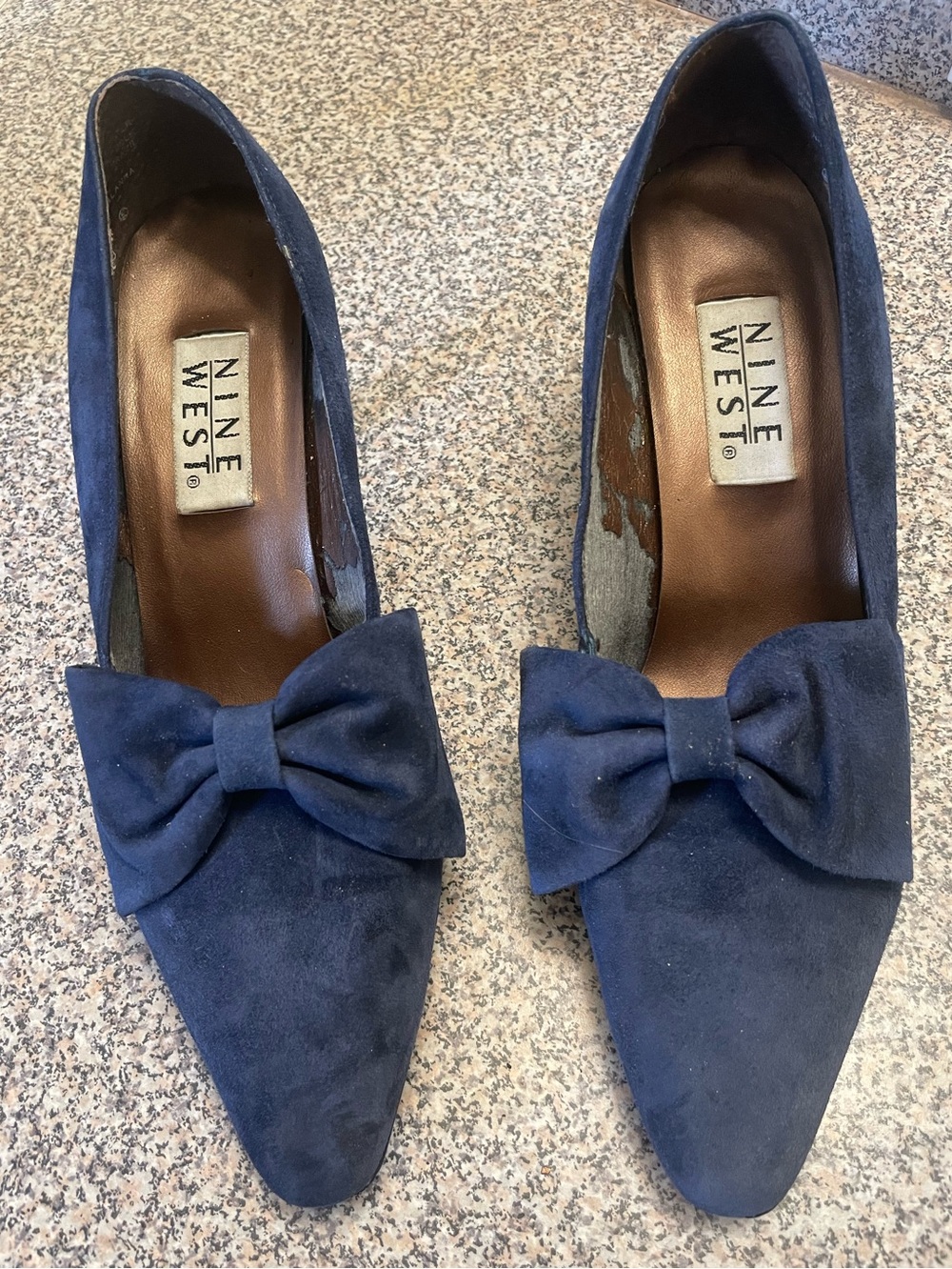 Vintage 1980s Nine West Navy Suede Bow Pumps - Kitten Heel